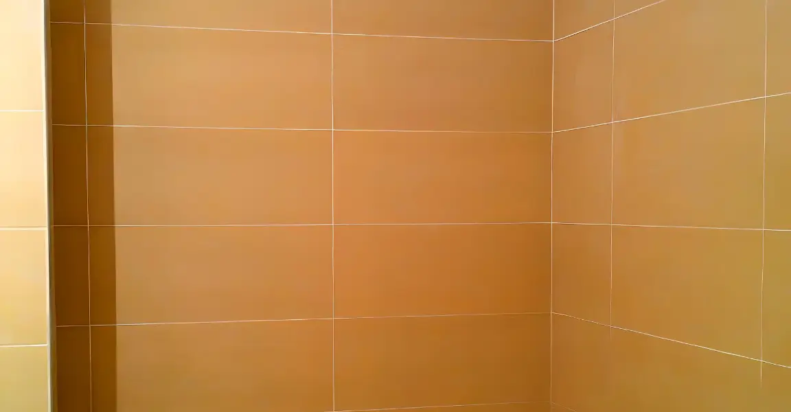 Люк не видно после облицовки